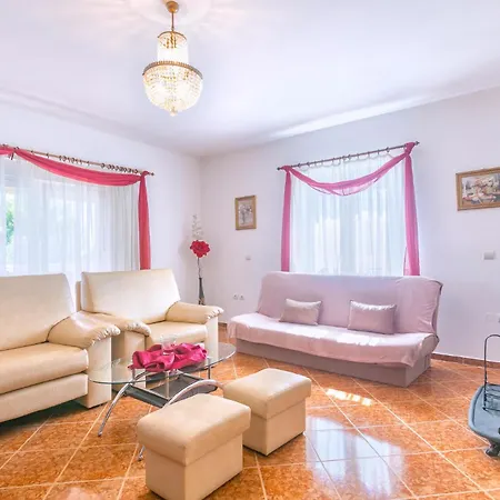 Aretha - Mpolo Holiday home *