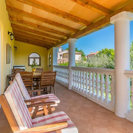 Aretha - Mpolo Holiday home Liznjan